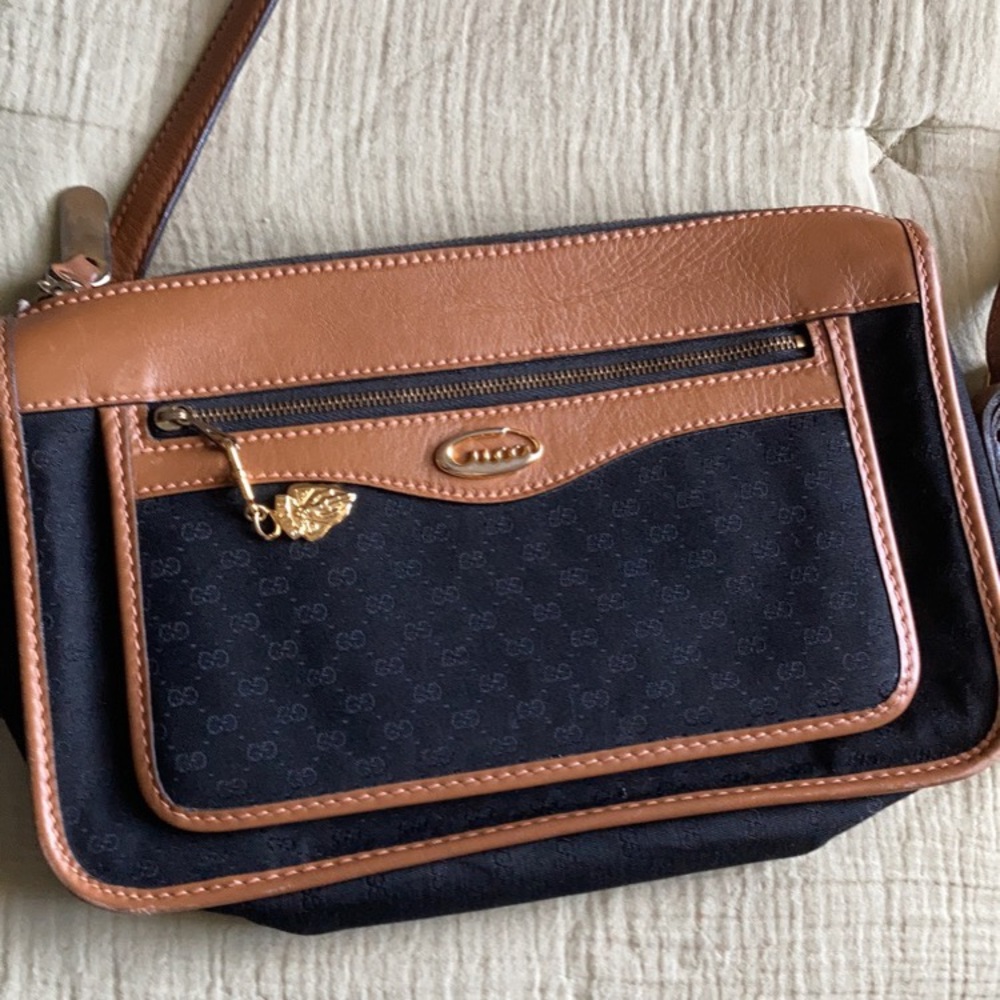 VINTAGE UNISEX AUTHENTIC GUCCI SLING BAG